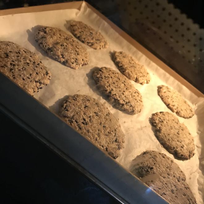 燕麦椰蓉芝麻素食饼干的做法