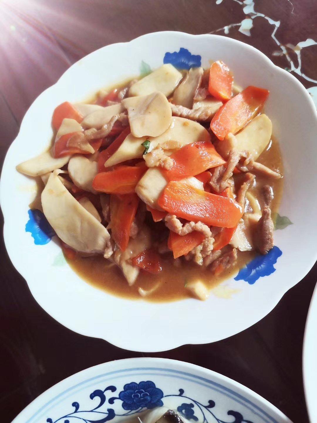 杏鲍菇胡萝卜丝炒肉