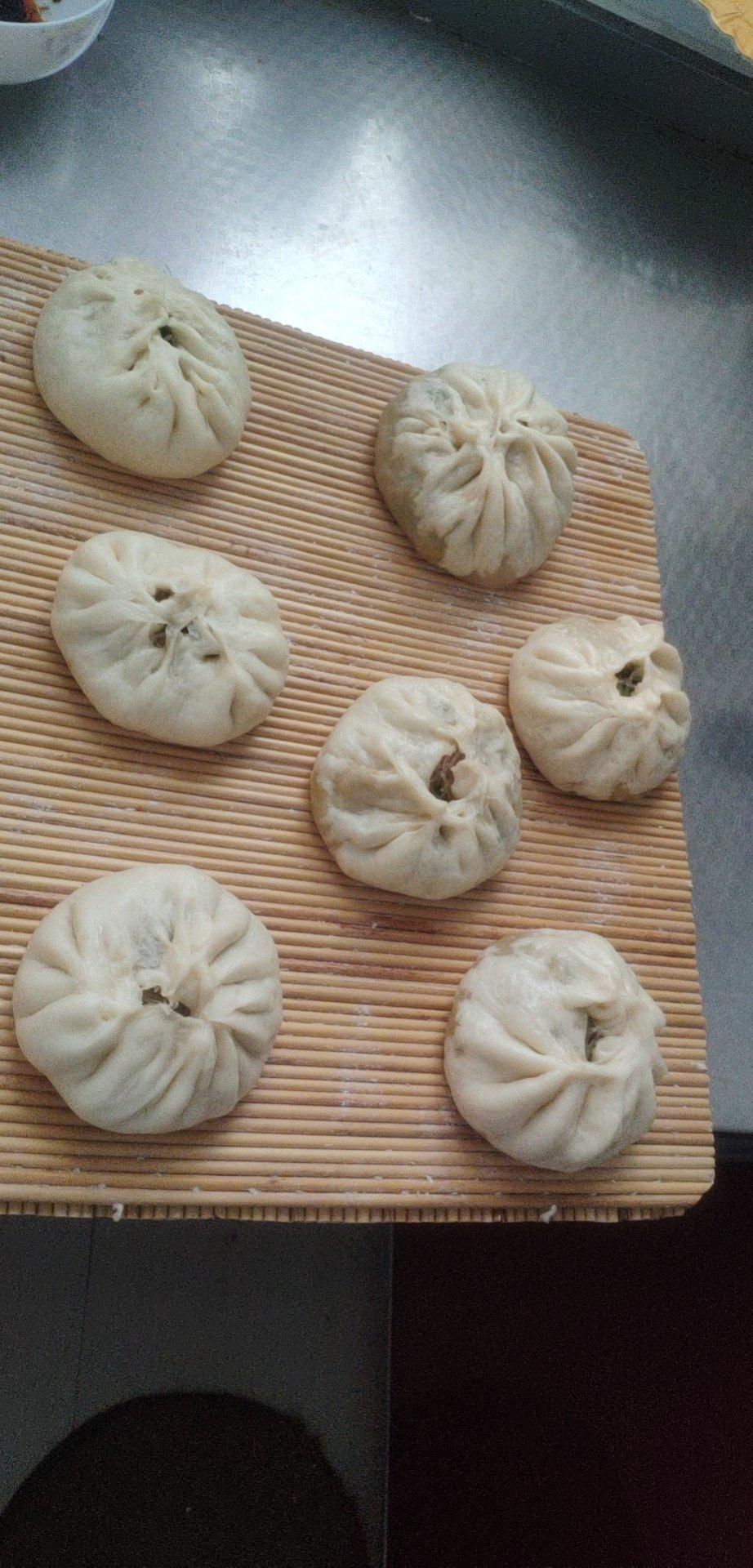 松软的素馅包子