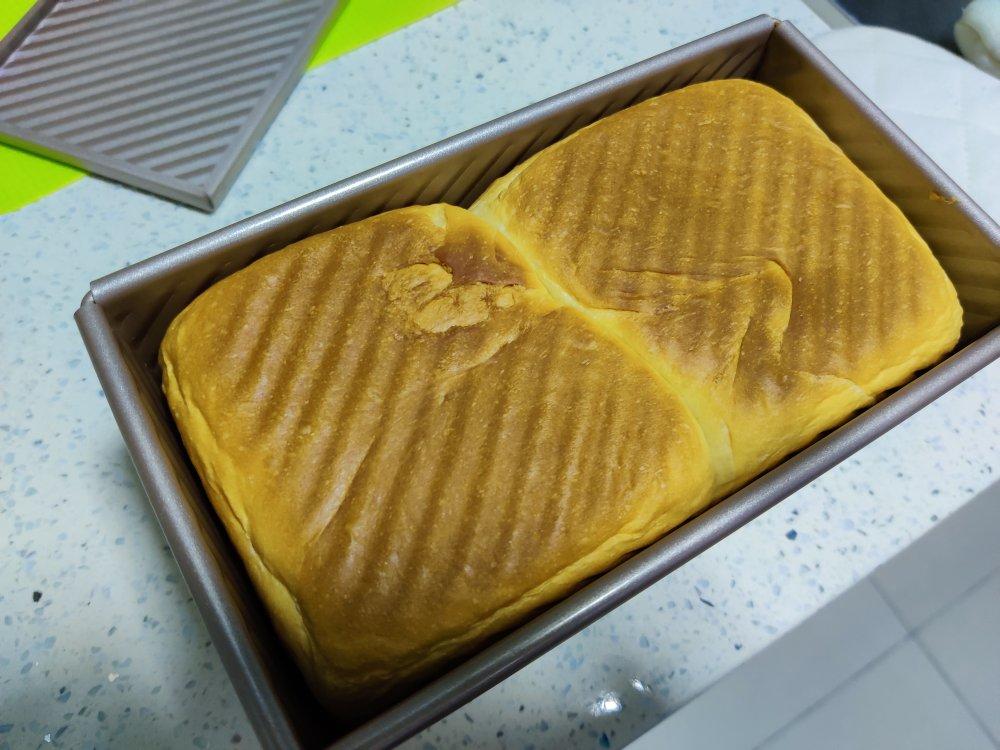 用烤箱自己做面包--手工牛奶吐司面包