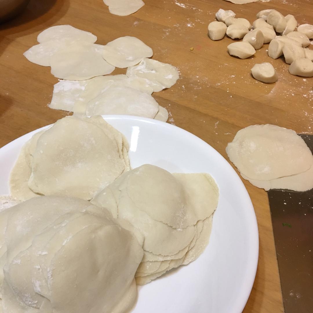 手工揉面三分钟，又韧又薄又好包的饺子皮