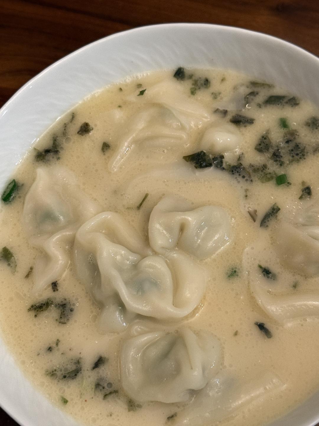 划开春风的鲜-刀鱼鲜肉荠菜春笋虾籽馄饨