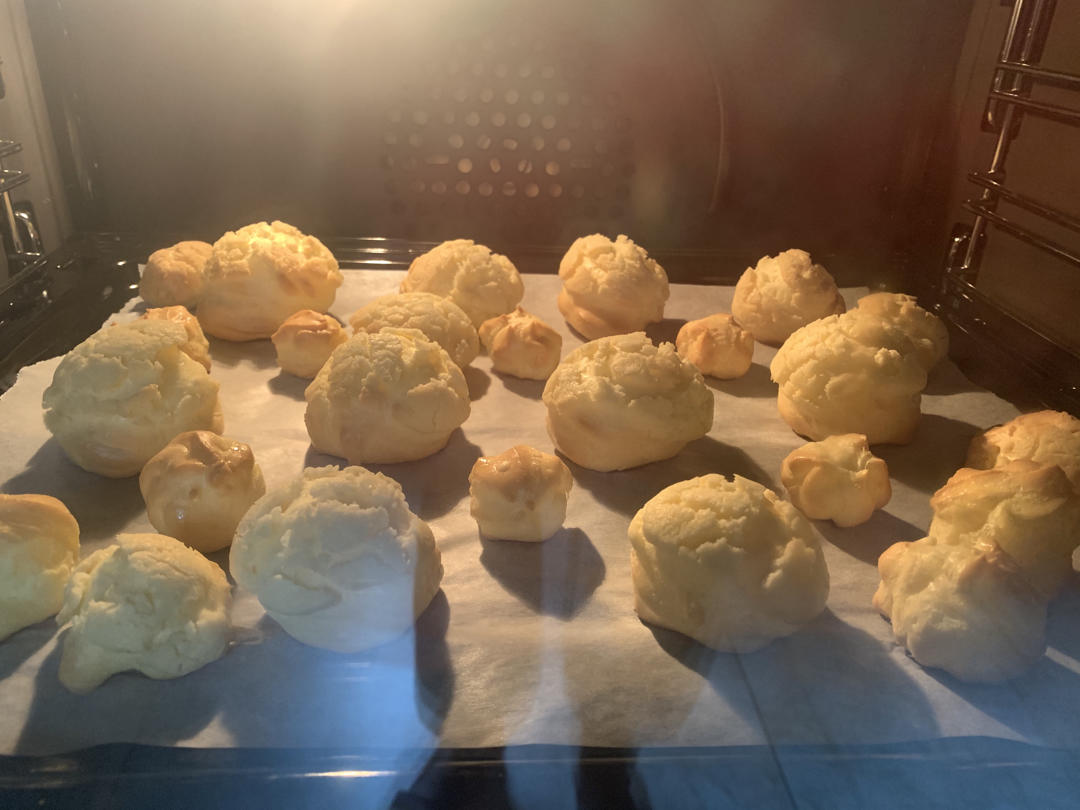 酥皮奶油泡芙--#皮黑森林#