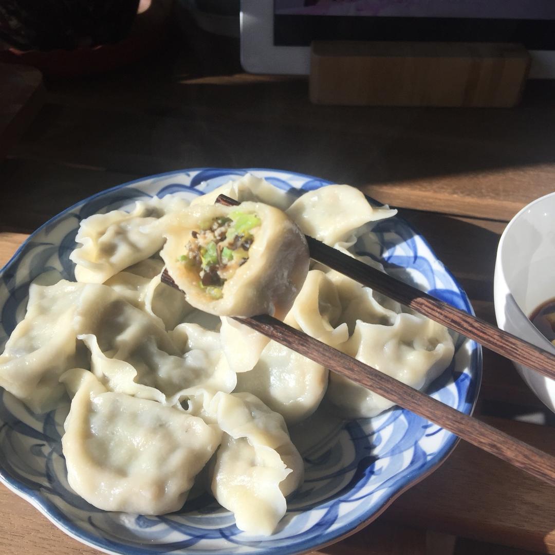 芹菜木耳鲜肉水饺