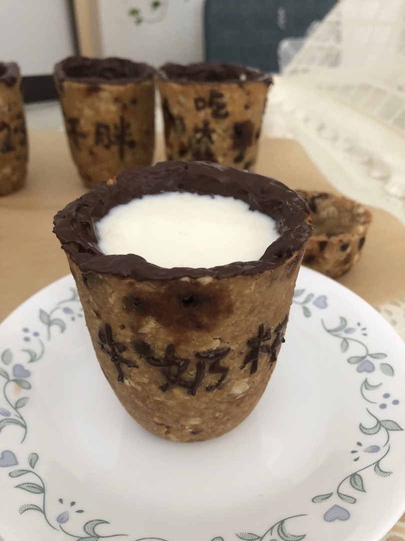 【视频食谱】巧克力燕麦曲奇杯