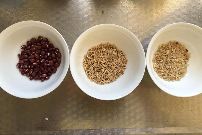 减脂早餐/糙米+红豆+燕麦=米糊的做法