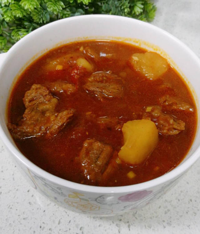 【番茄土豆炖牛腩】