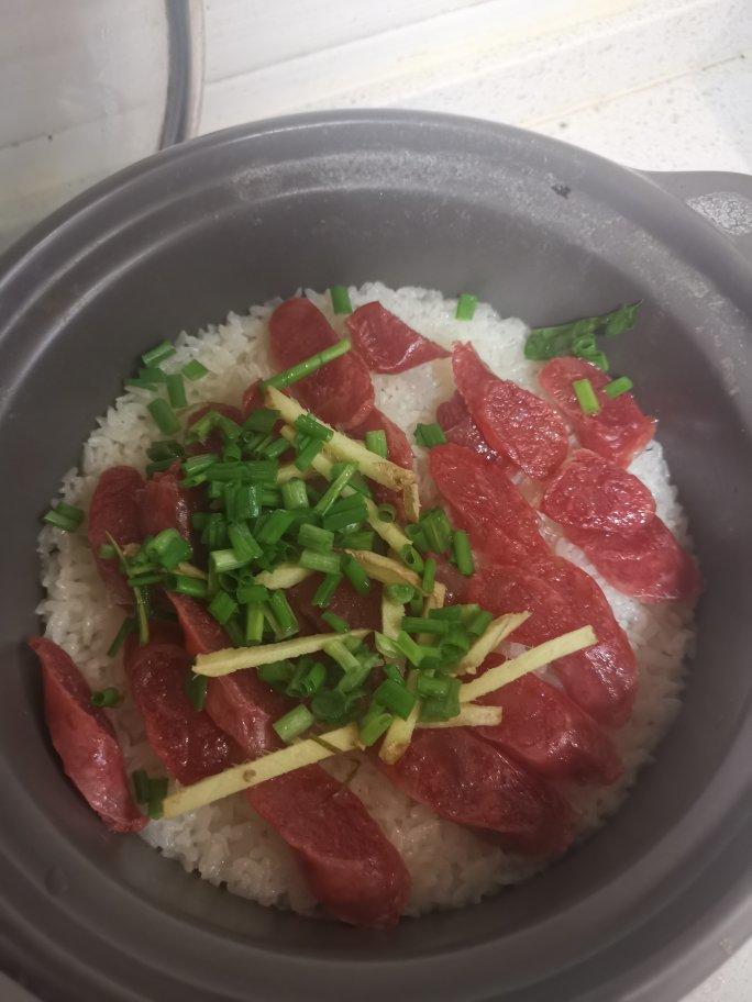 腊味煲仔饭，20分钟饭菜同出