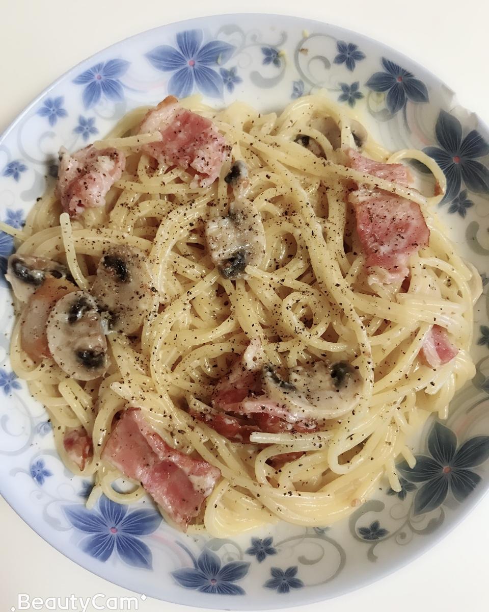 奶油培根蘑菇意面