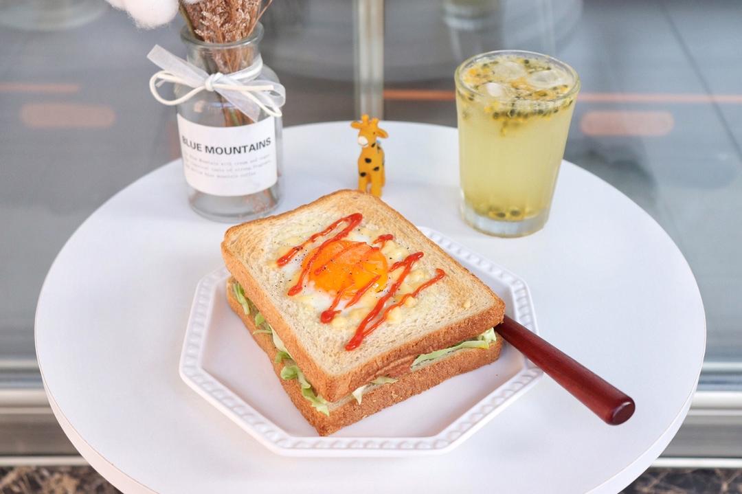 卷心菜芝士火腿鸡蛋奶酪吐司三明治