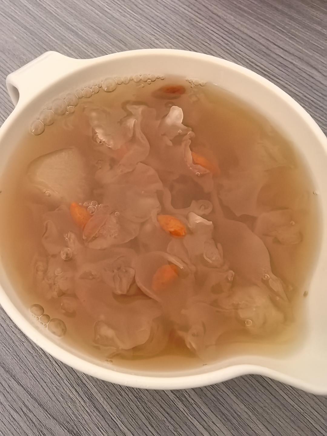 雪梨银耳羹（电饭煲版）