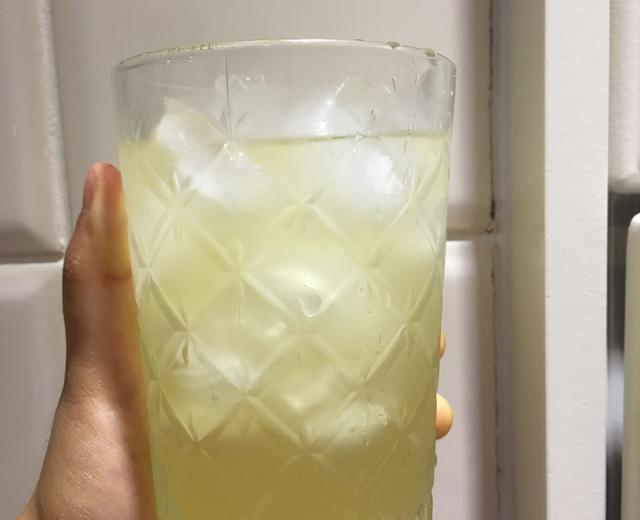 冰冰凉的新加坡酸柑水