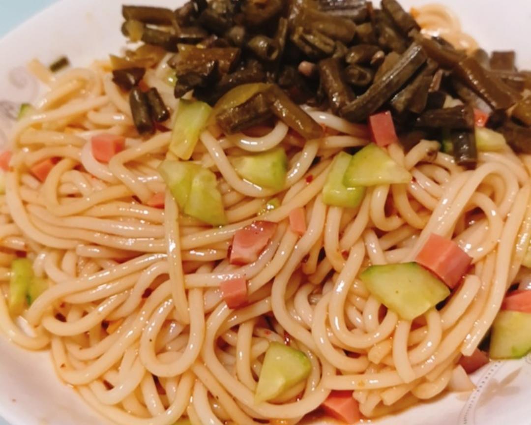 夏天与凉面最配哦的做法