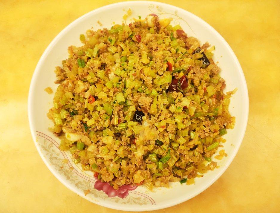 厨师长教你：“芹菜炒肉末”的家常做法，味道很赞，非常下饭