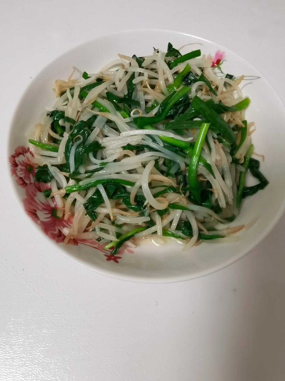 绿豆芽炒韭菜