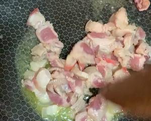 家常版的回锅肉，可以消灭十碗米饭！的做法 步骤2