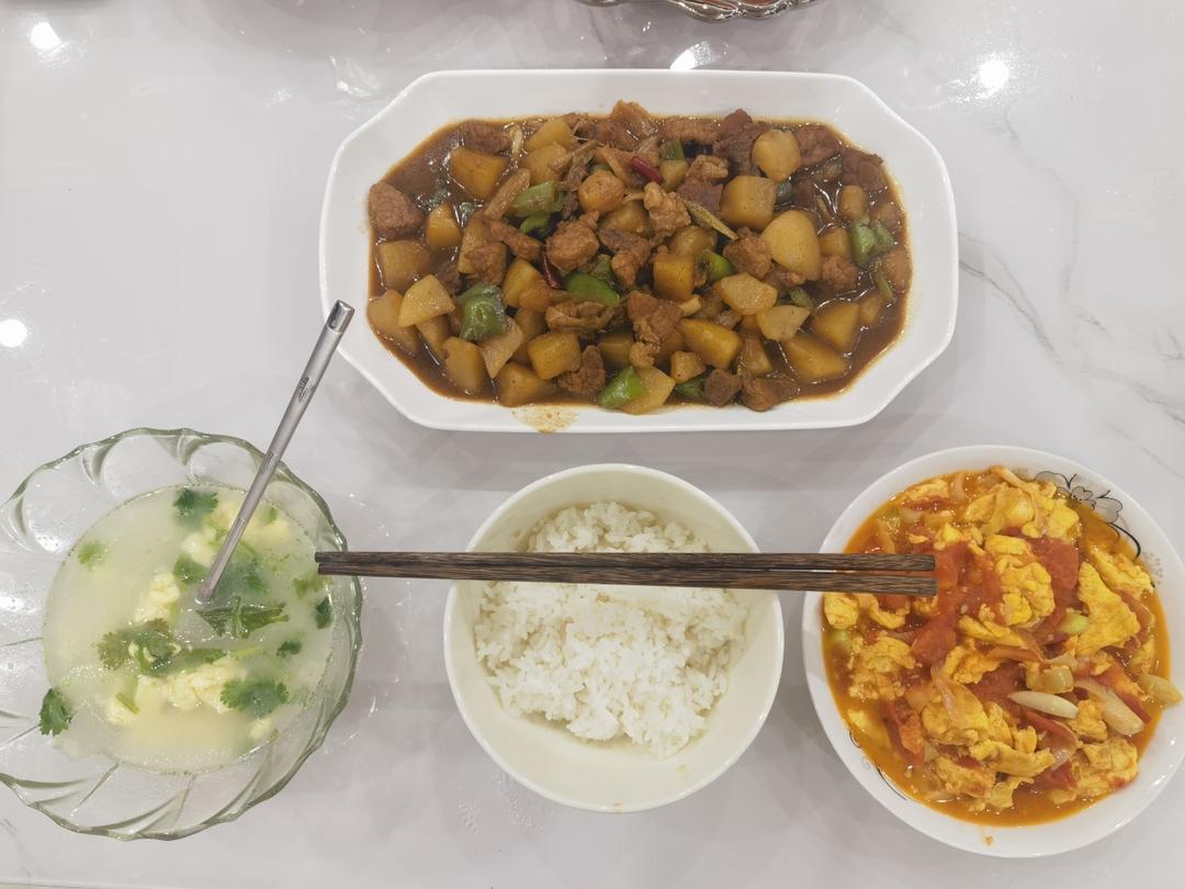 红烧肉炖土豆（丝毫不腻）