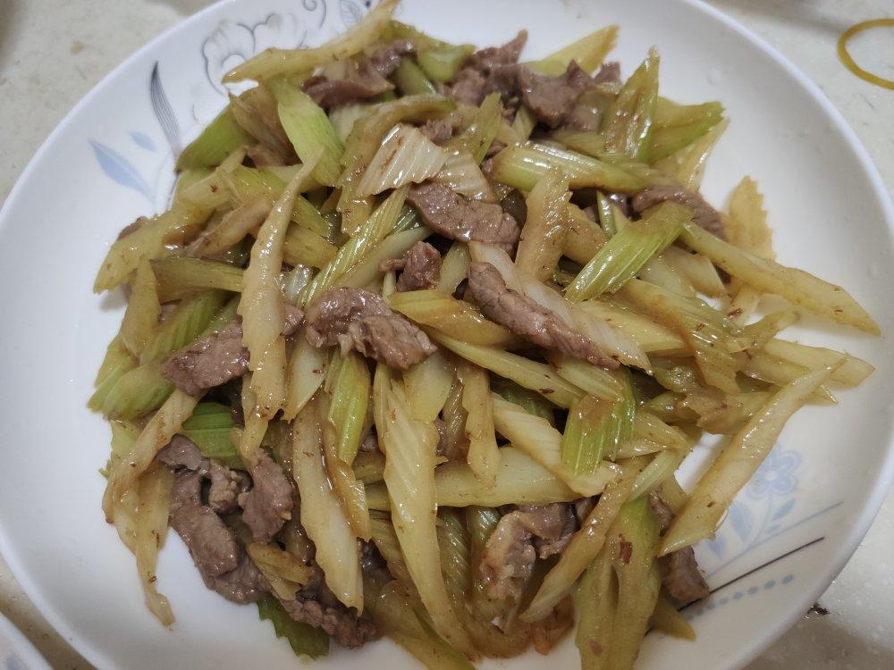 芹菜炒牛肉 快和我一起做！超级嫩！家常快手简单！