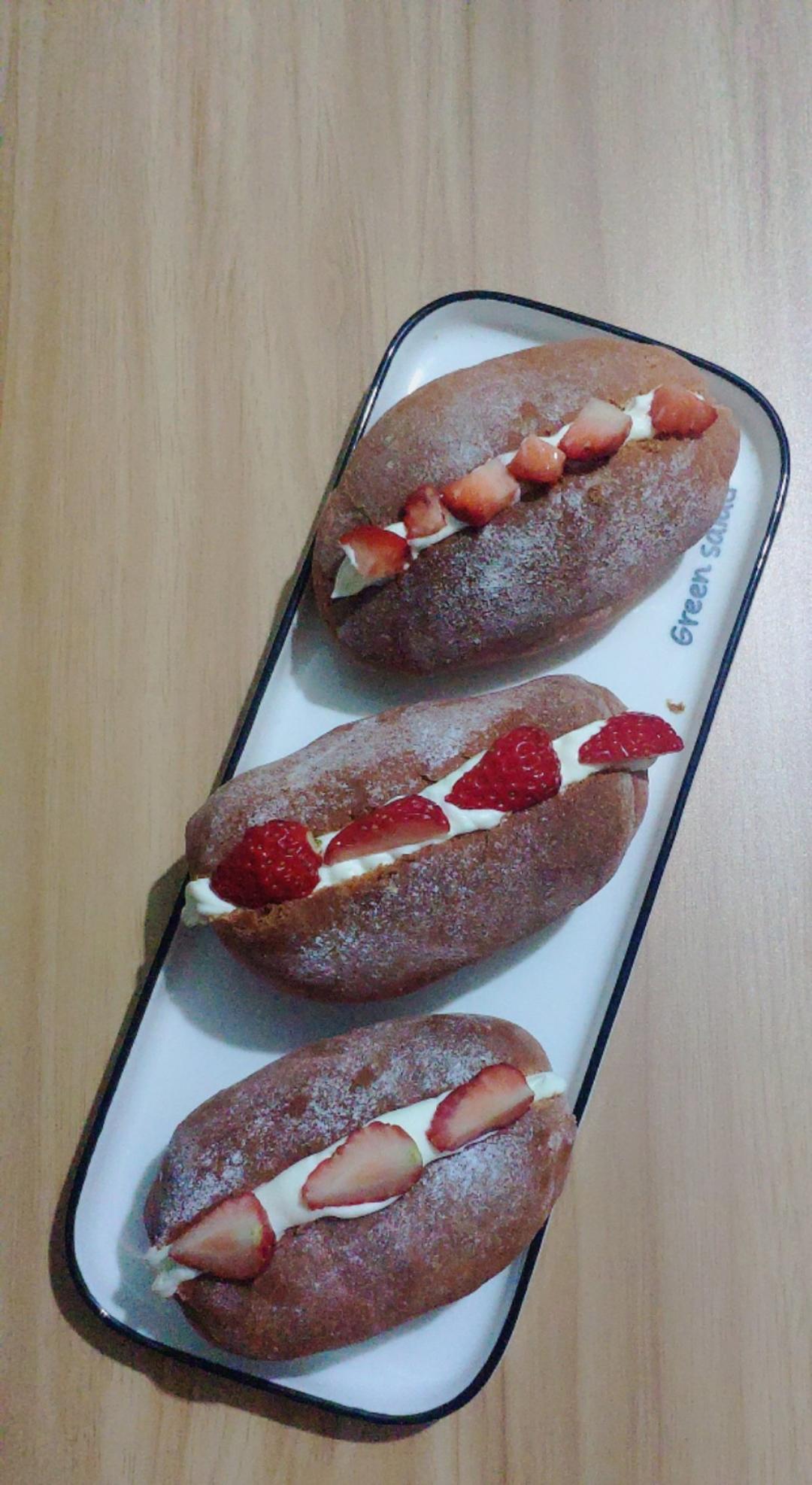 颜值奶油草莓甜心小面包
