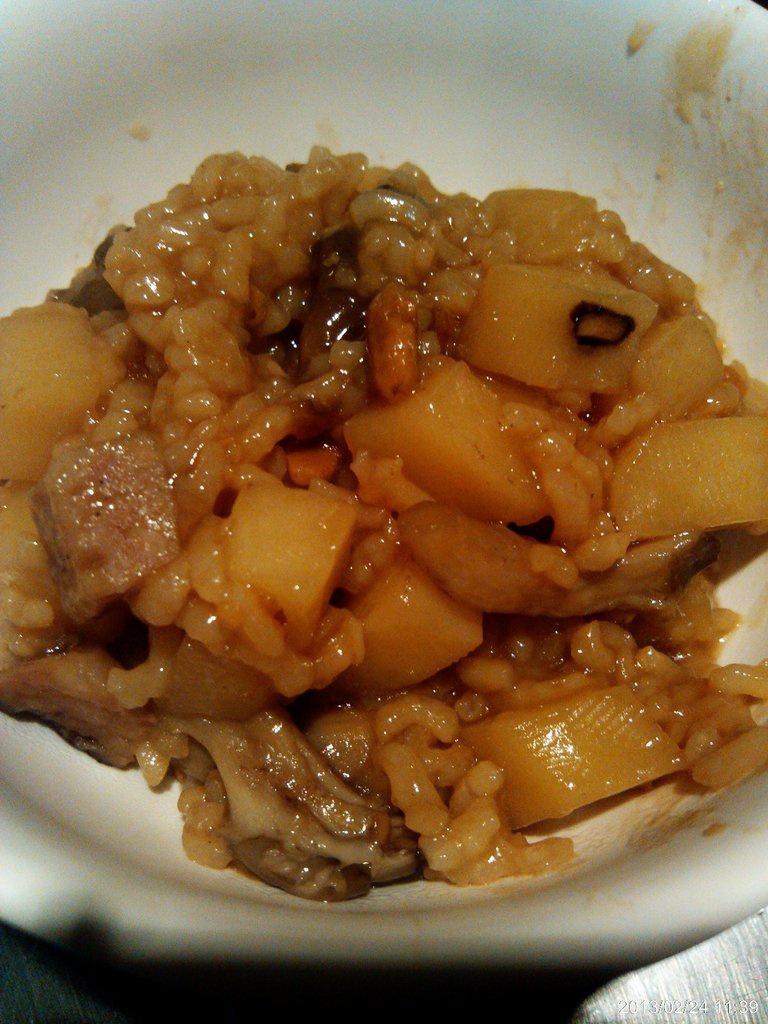 韩式香肠土豆焖饭