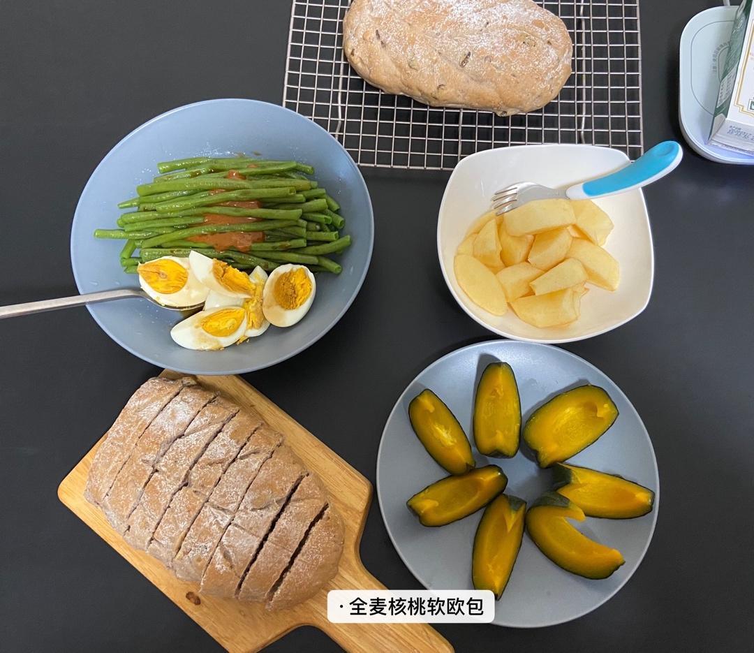 全麦蔓越莓核桃软欧包