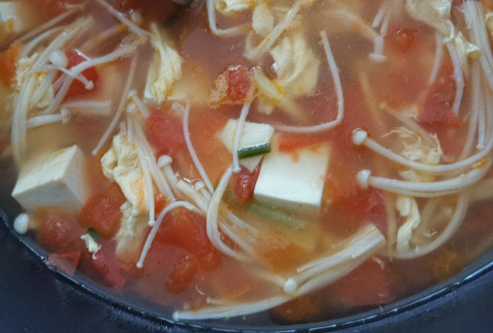 番茄菌菇豆腐汤