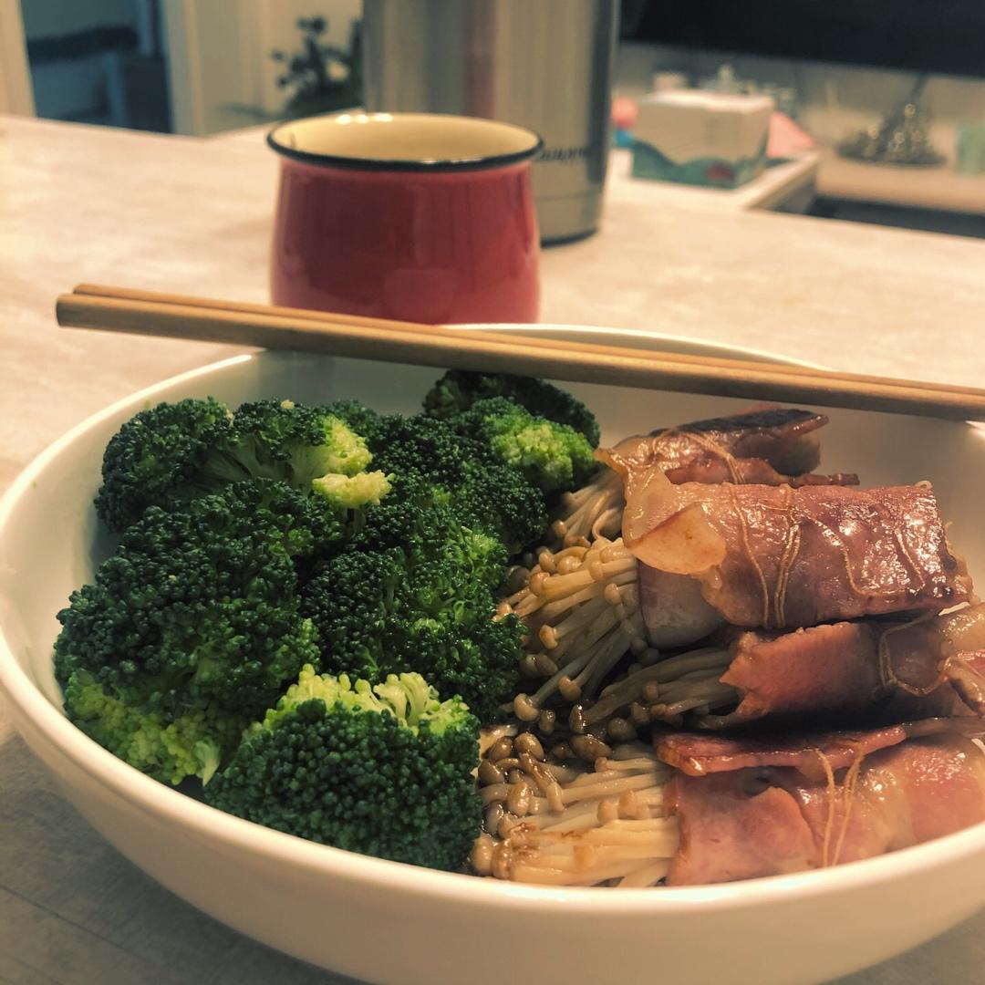 【金针菇培根卷】