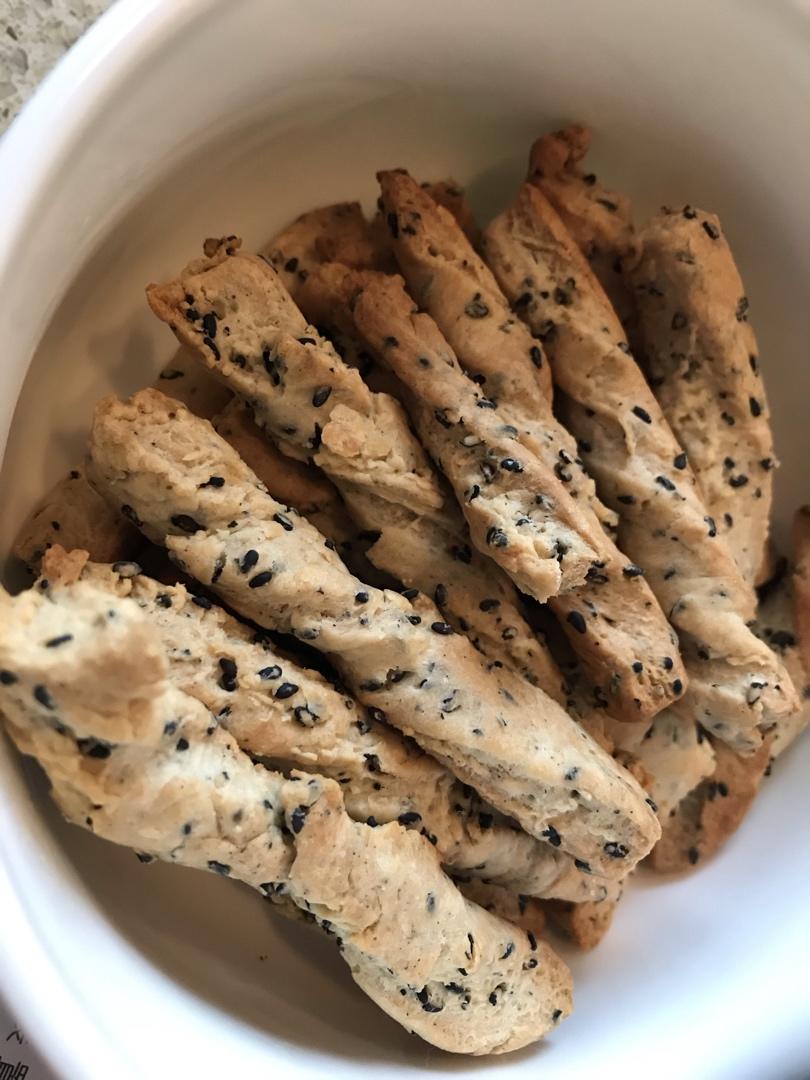 椒盐芝麻咸饼干棒