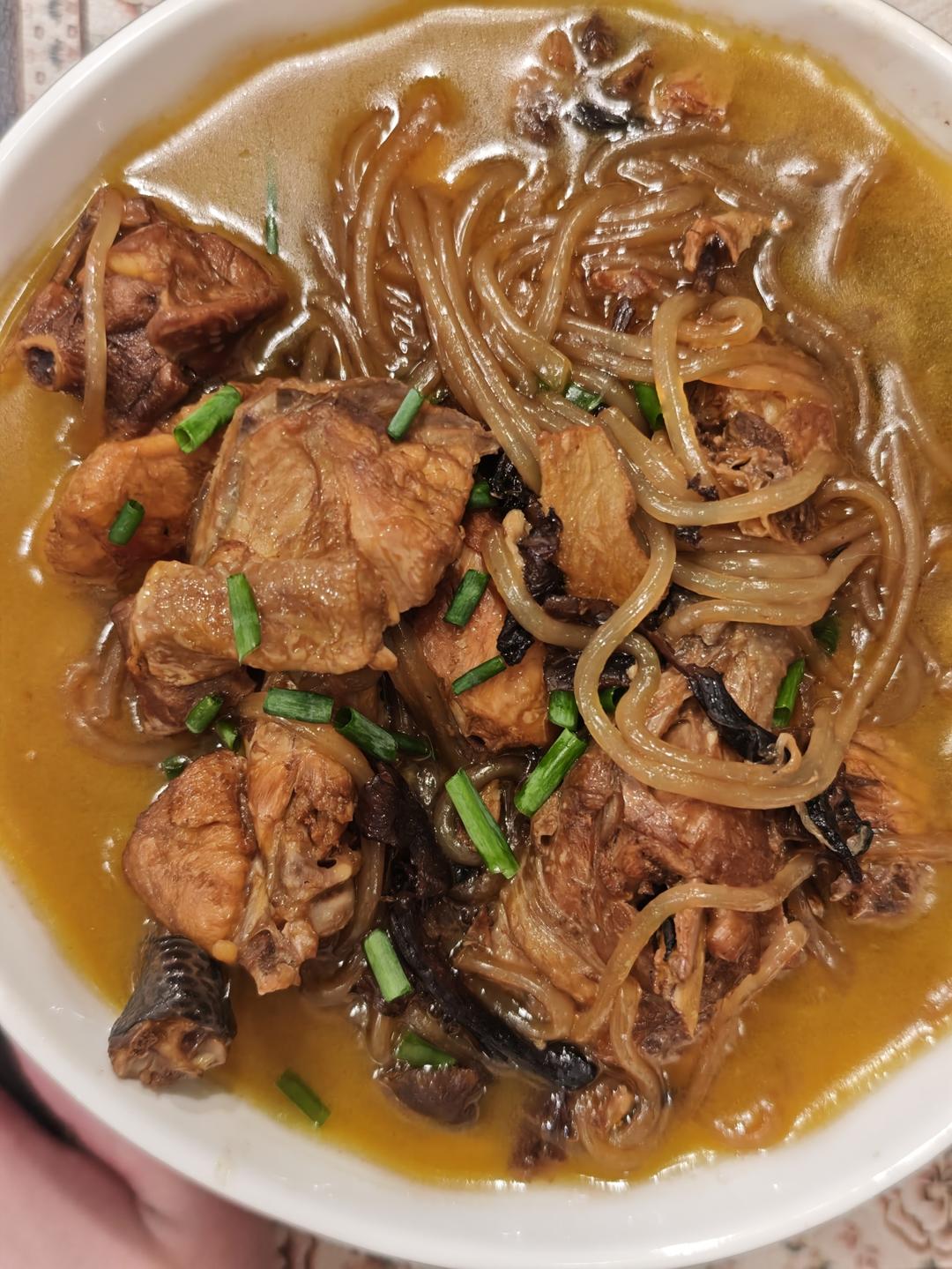 东北名菜小鸡炖蘑菇 | 快上炕吃饭吧