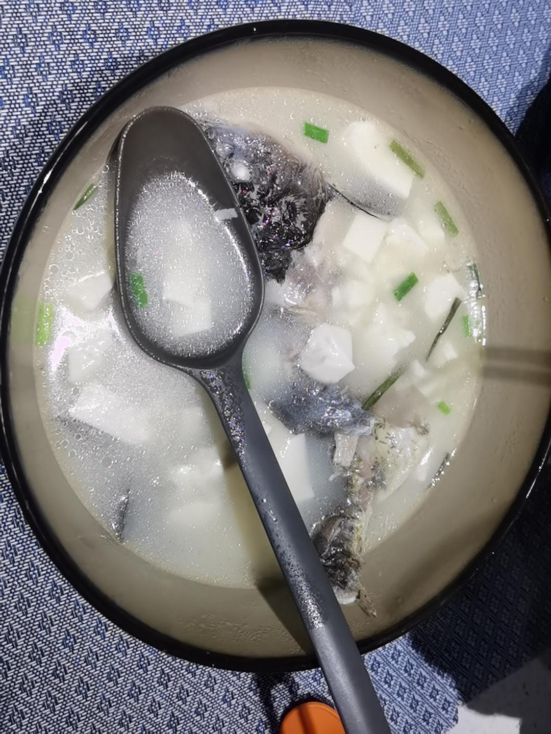 奶白鲫鱼豆腐汤|一条鱼最后的温柔