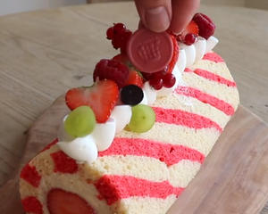 草莓奶油双色蛋糕卷的做法 步骤20