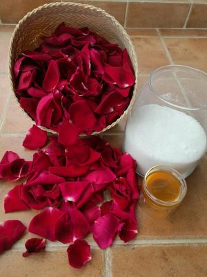 蜜酿玫瑰  手工玫瑰酱的做法 步骤2