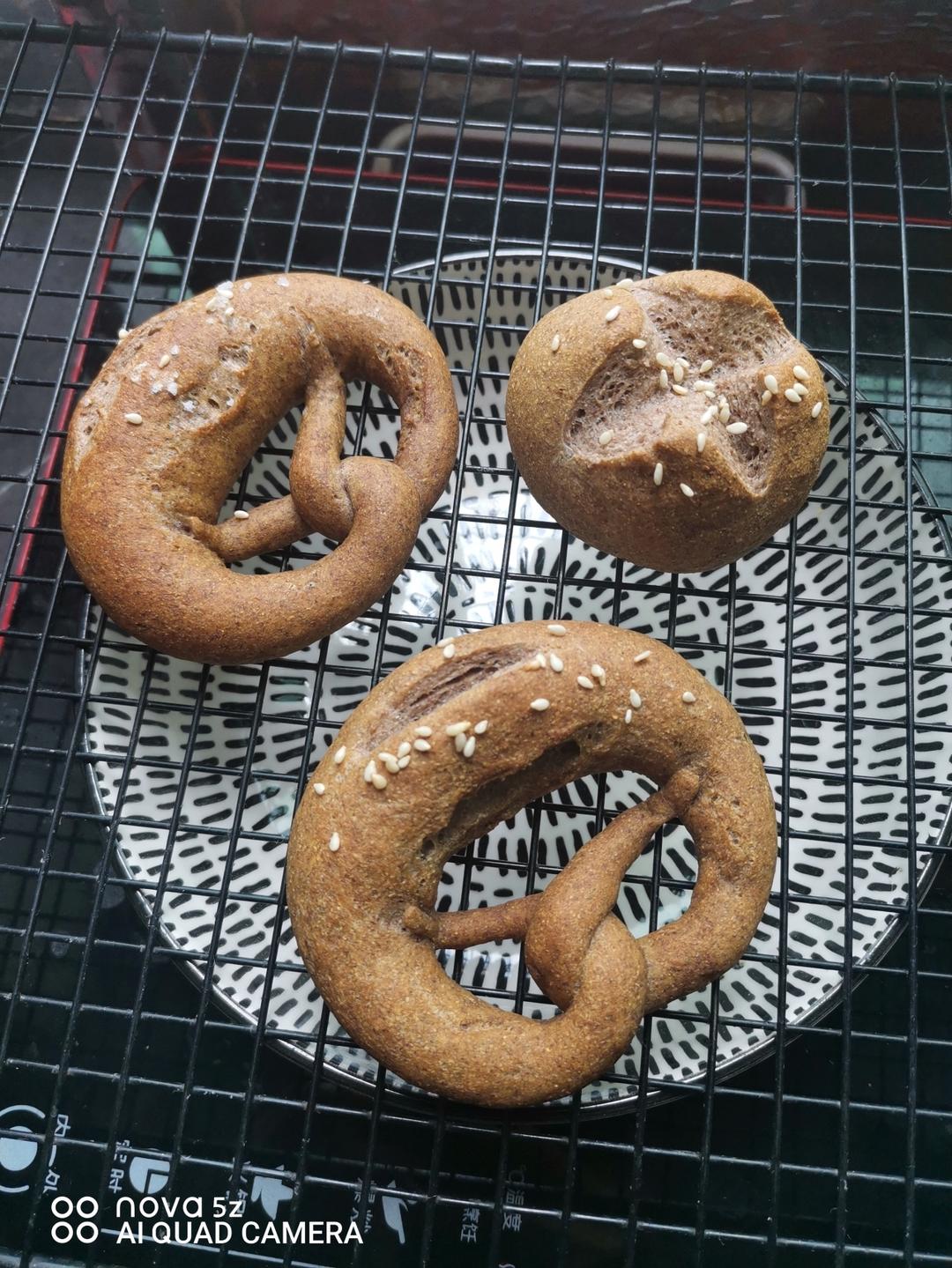 无糖全麦碱水结（碱水面包）