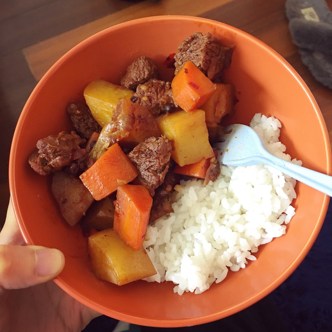 胡萝卜土豆烧牛腩