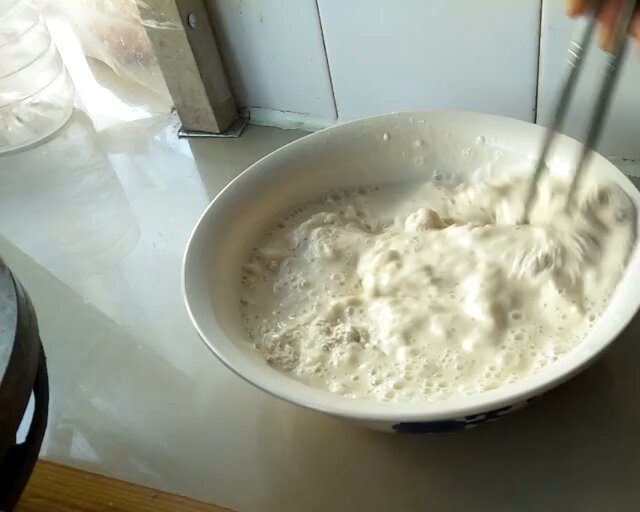 蛋卷锅（压饼锅）版无油春饼的做法 步骤1