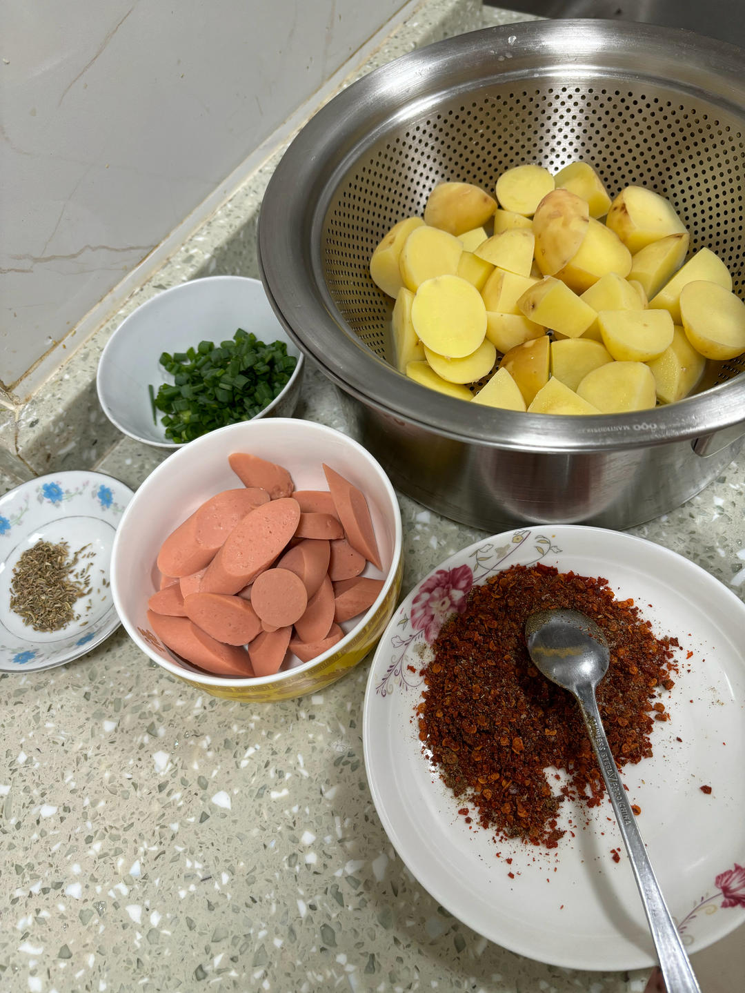 香辣过瘾的孜然土豆火腿，比路边摊还好吃