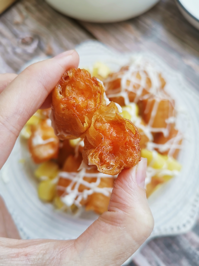教你做好吃的菠萝油条虾，即是菜又是点心，酸甜美味不油腻，香