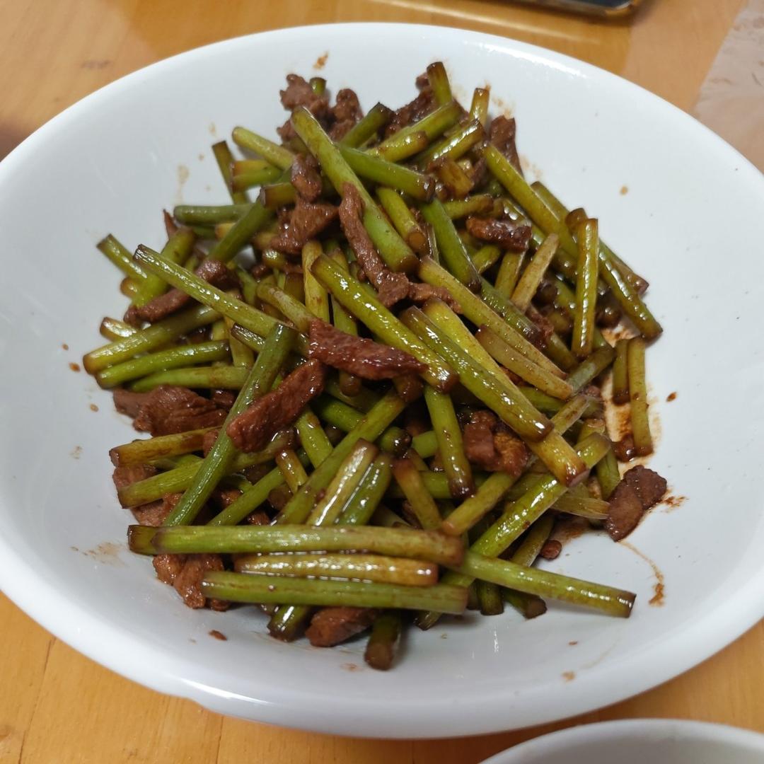 简单易做的下饭菜－蒜苔炒肉