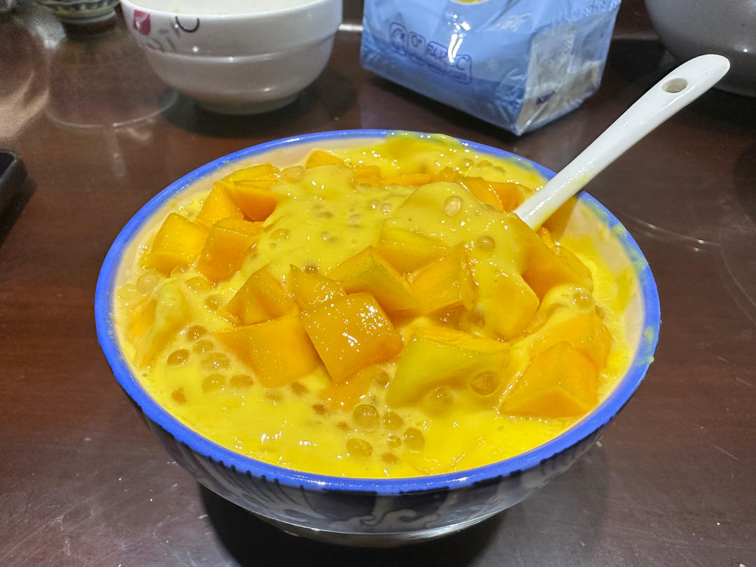 港式甜品——杨枝甘露(芒果西米露)附芒果花切法