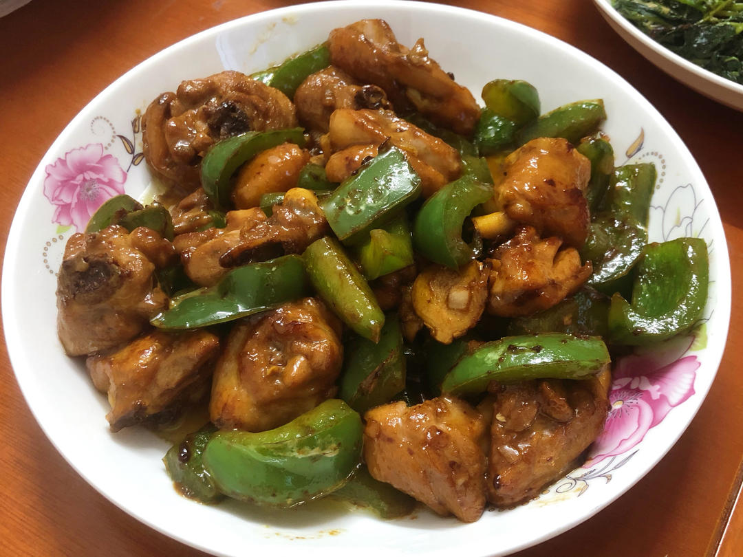 青椒炒鸡肉(简单操作)