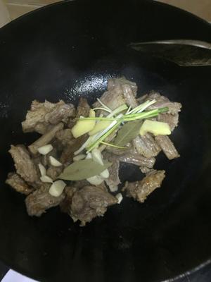 白菜炖牛肉的做法 步骤4