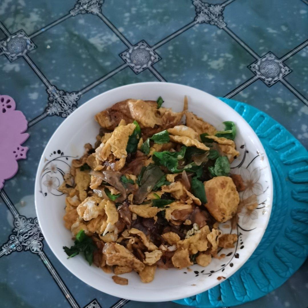 鸭蛋炒粉皮