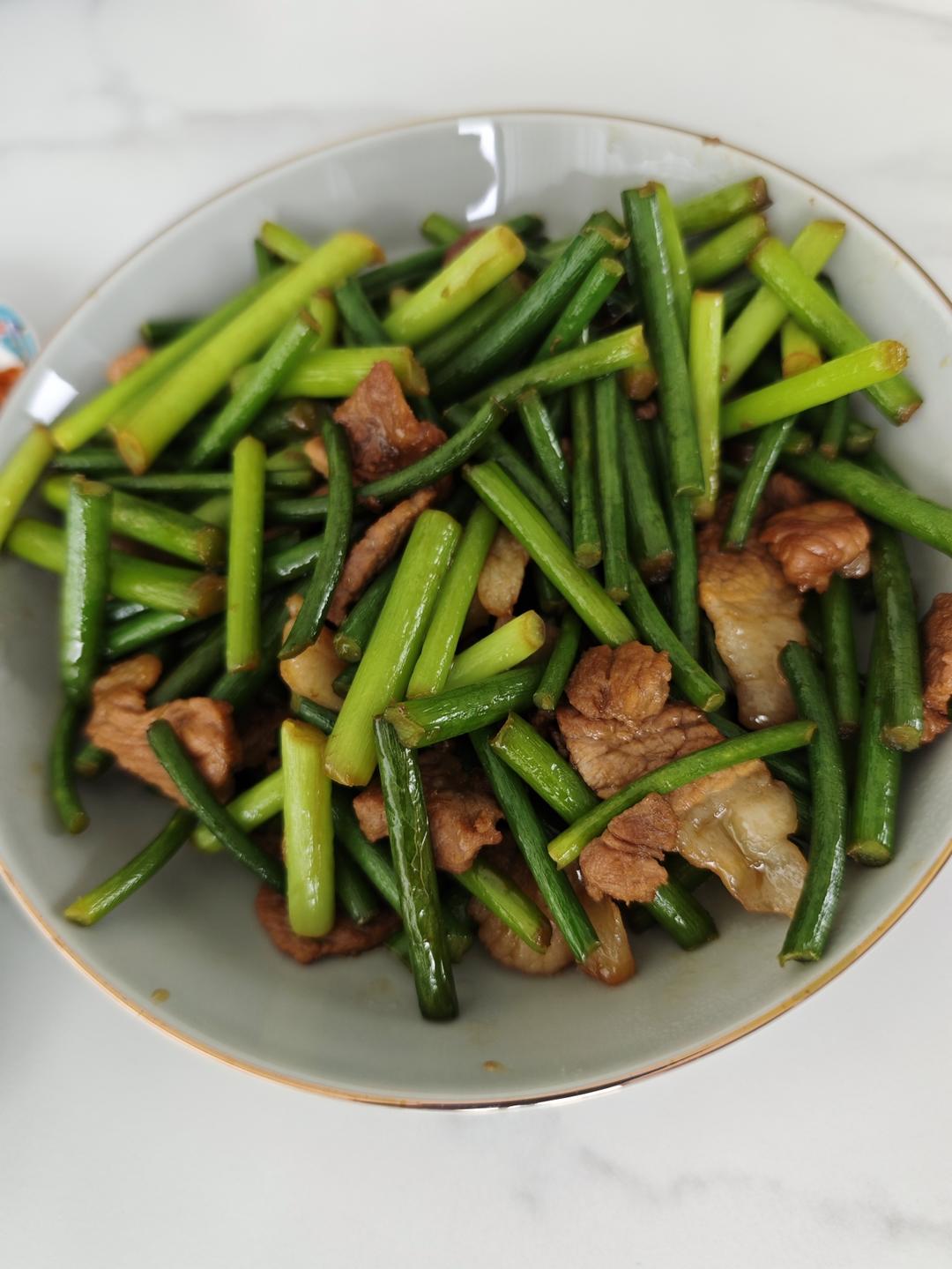 蒜苗炒肉丝