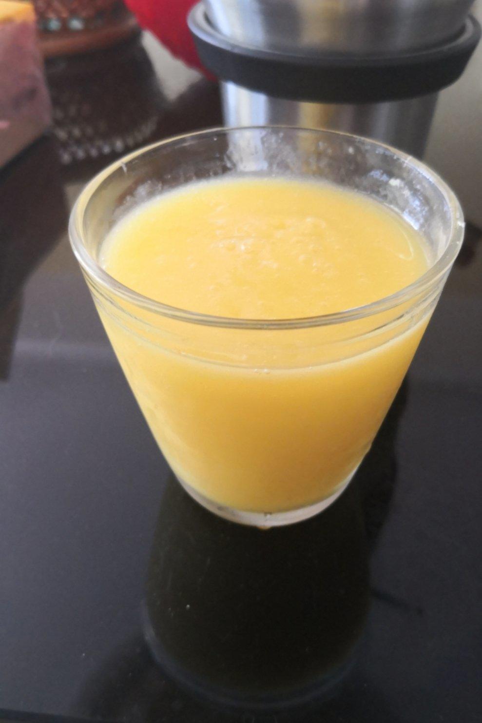 鲜榨芒果汁