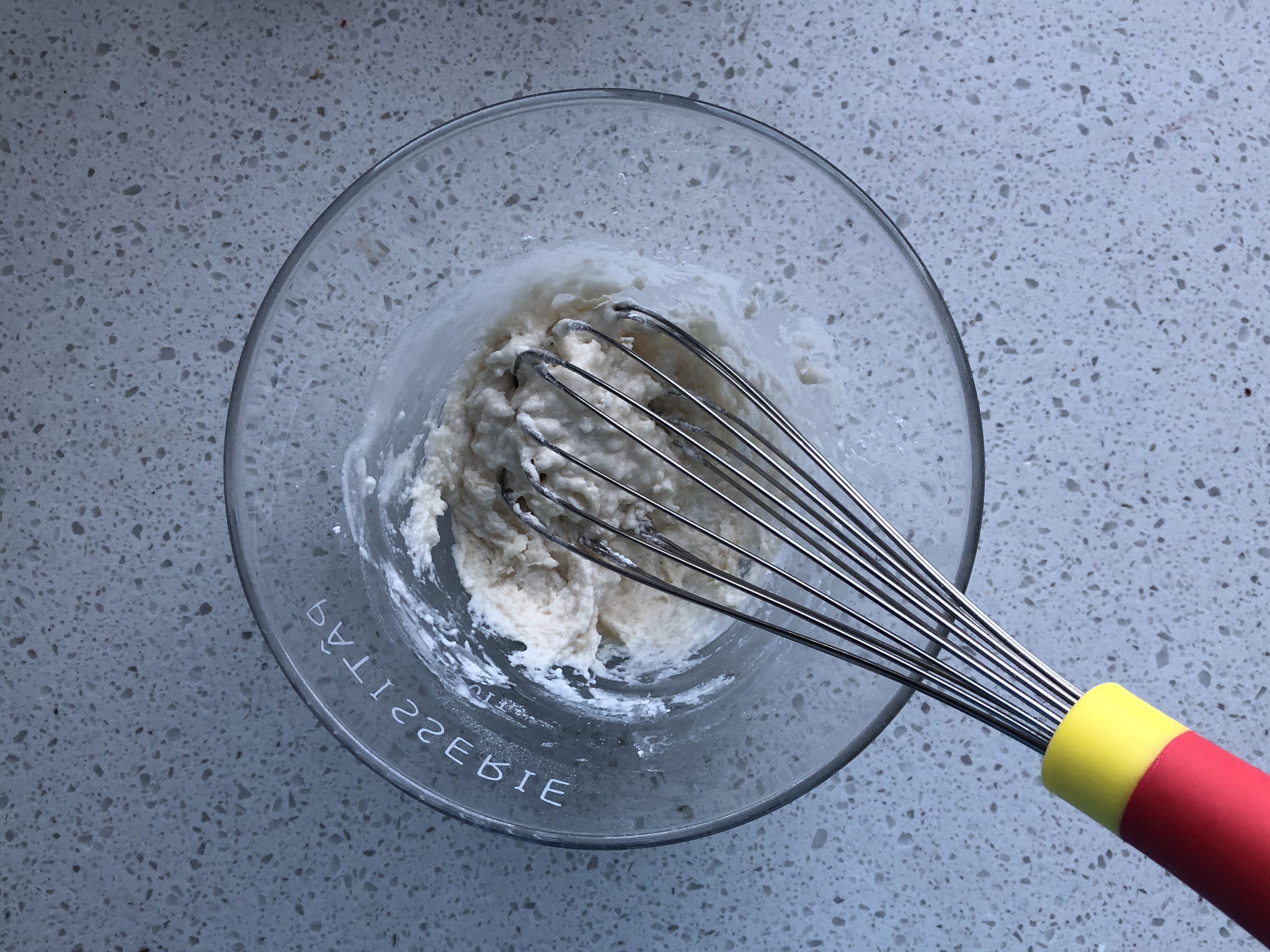 松软细腻，口感十足的海苔肉松纸杯蛋糕的做法 步骤3