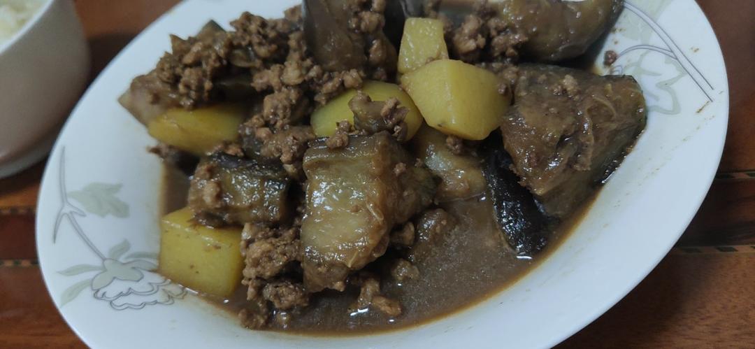 土豆茄子肉末盖浇饭