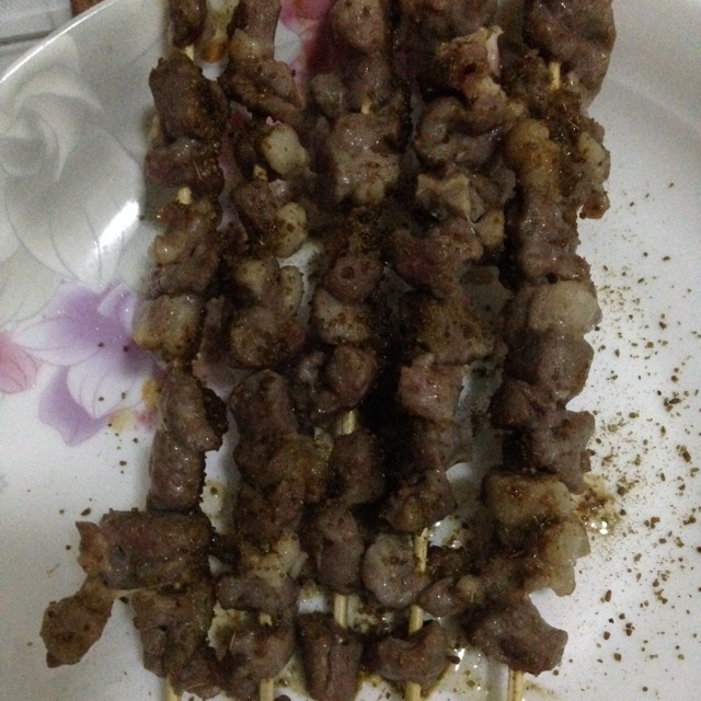生烤羊肉串