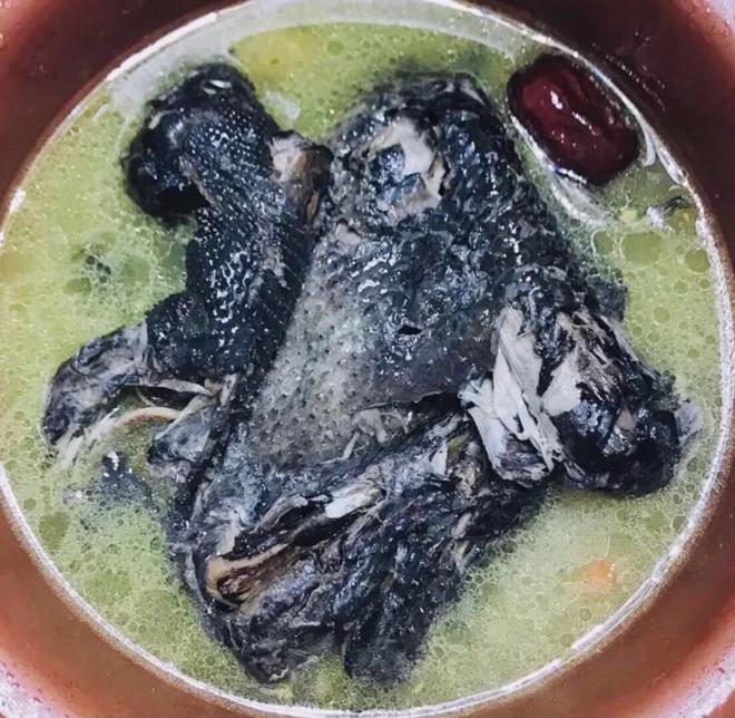乌鸡汤(红枣、枸杞、没用一滴油、汤鲜肉烂)的做法