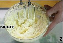 双色棋格奶油蛋糕的做法 步骤2
