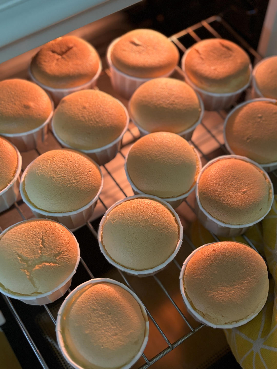 不塌陷不开裂不缩腰杯子蛋糕分享